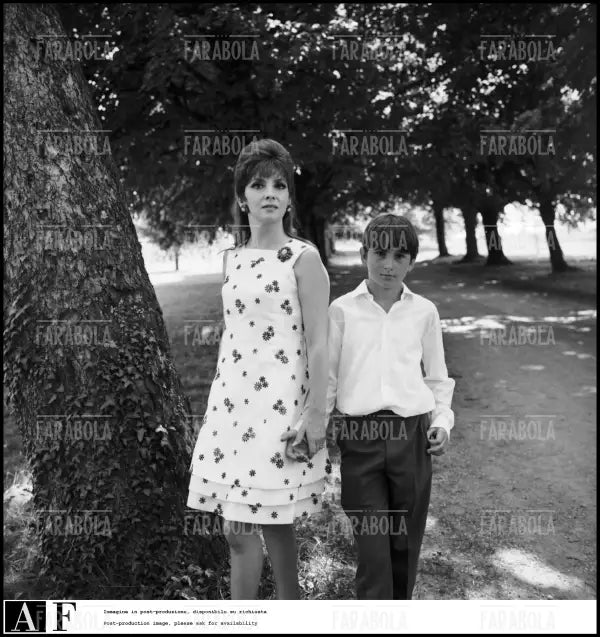 Gina Lollobrigida con il figlio Andrea, Rolle, 1968 - Farabola Immagine digitale