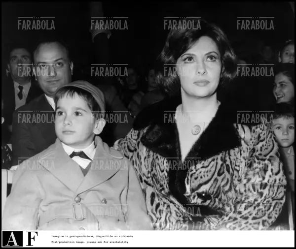 Gina Lollobrigida con il figlio Andrea, Roma, 1963 - Farabola Immagine digitale