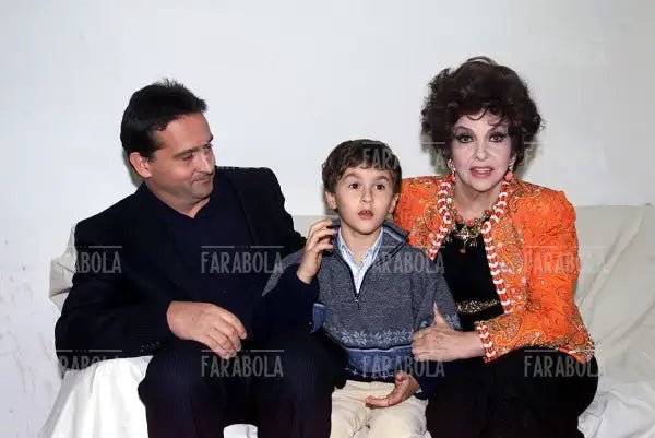 Gina Lollobrigida con il figlio e il nipote Dimitri Skofic, La casa dei sogni, 2000 - Farabola Immagine digitale