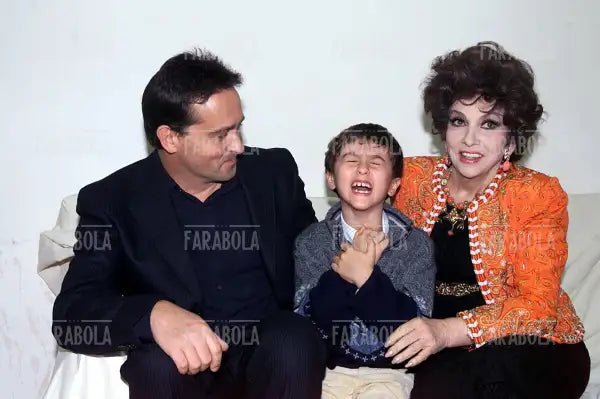 Gina Lollobrigida con il figlio e il nipote Dimitri Skofic, La casa dei sogni, 2000 - Farabola Immagine digitale