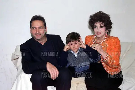 Gina Lollobrigida con il figlio e il nipote Dimitri Skofic, La casa dei sogni, 2000 - Farabola Immagine digitale