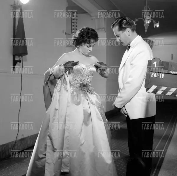 Gina Lollobrigida con Milko Skofic, Festival di Venezia, 1956 - Farabola Immagine digitale