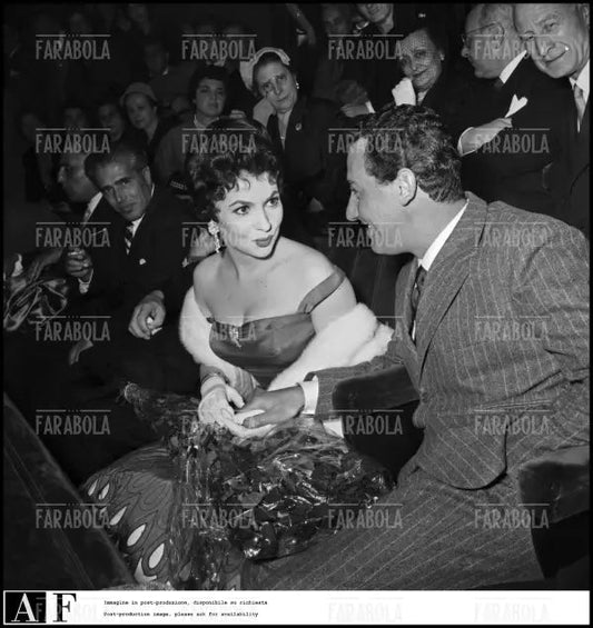 Gina Lollobrigida e Alberto Sordi, Milano, 1954 - Farabola Immagine digitale