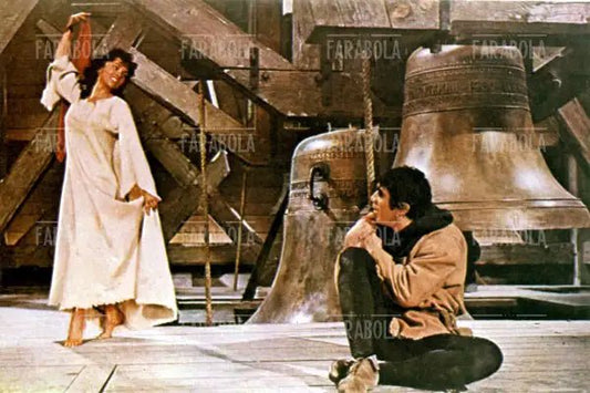 Gina Lollobrigida e Anthony Quinn nel film Notre - Dame de paris, 1956 - Farabola Immagine digitale