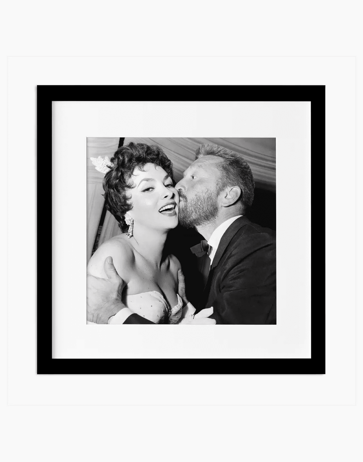 Gina Lollobrigida e Kirk Douglas, 1955 — stampa fine art con cornice nera