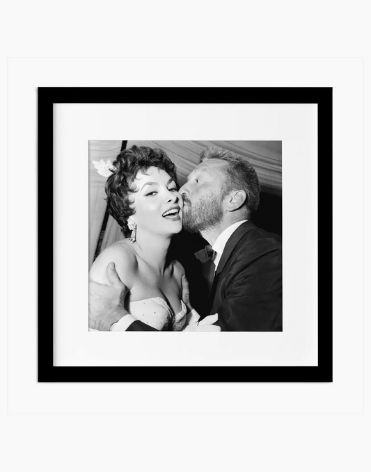 Gina Lollobrigida e Kirk Douglas, 1955 - Farabola WhiteWall App Product