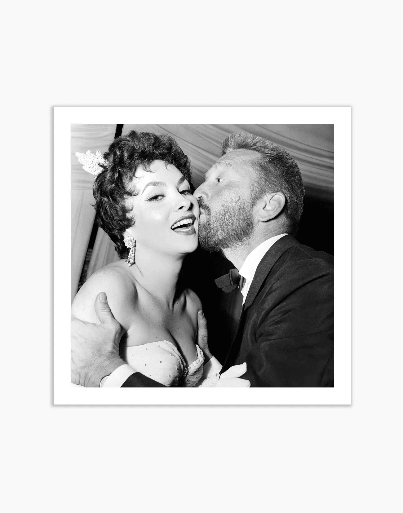 Gina Lollobrigida e Kirk Douglas, 1955 - Farabola WhiteWall App Product