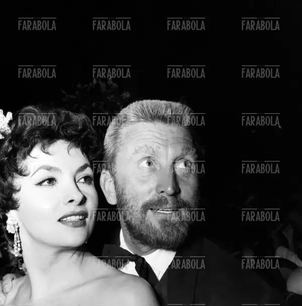 Gina Lollobrigida e Kirk Douglas, Gala allo Sporting Club, Monte Carlo, 1955 - Farabola Immagine digitale