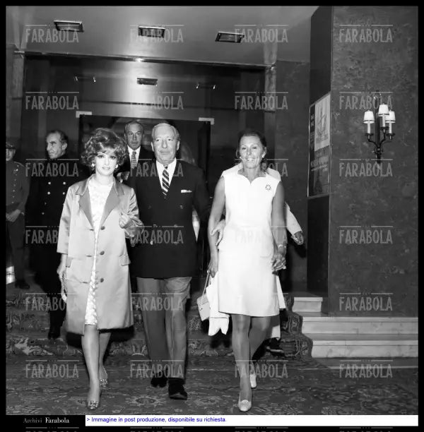 Gina Lollobrigida e Maria Angiolillo al party di Antenor Patino, Lisbona, 1968 - Farabola Immagine digitale