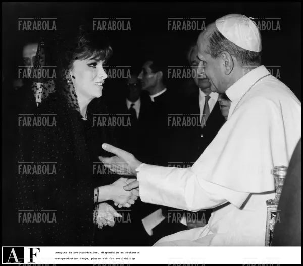 Gina Lollobrigida e Papa Paolo VI, Città del Vaticano, 1967 - Farabola Immagine digitale