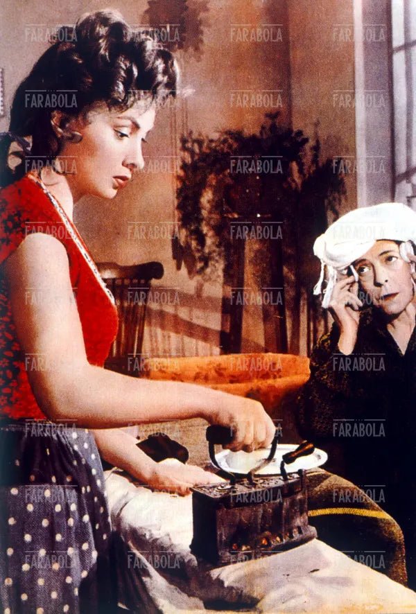 Gina Lollobrigida e Tina Pica nel film Pane, Amore e Gelosia, 1954 - Farabola Immagine digitale