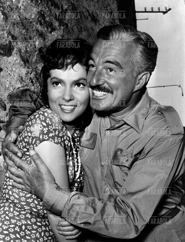 Gina Lollobrigida e Vittorio De Sica nel film Pane, amore e fantasia, 1953 - Farabola Immagine digitale