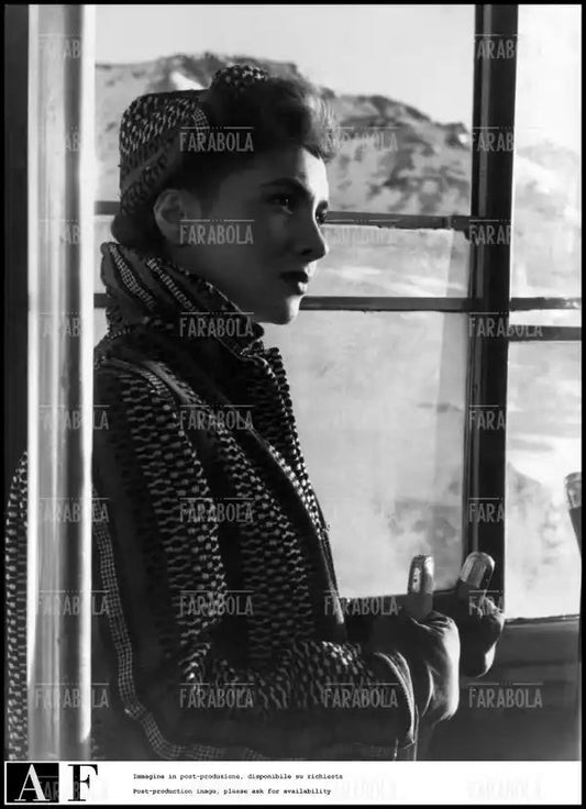 Gina Lollobrigida in Svizzera, anni 40 - Farabola Immagine digitale