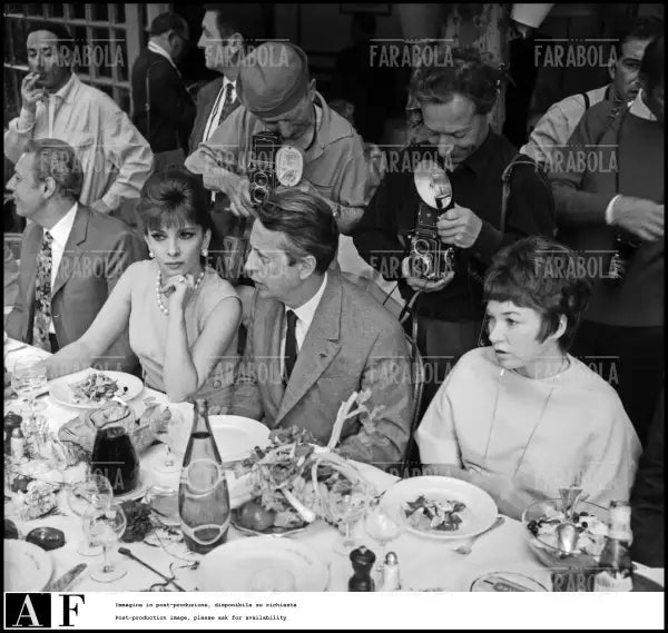 Gina Lollobrigida, Robert Favre Le Bret e Shirley MacLaine, Festival di Cannes, 1967 - Farabola Immagine digitale
