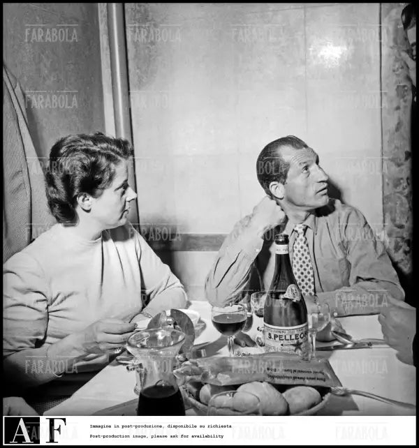 Gino Bartali a cena con la moglie, Giro d'Italia, 1952 - Farabola Immagine digitale