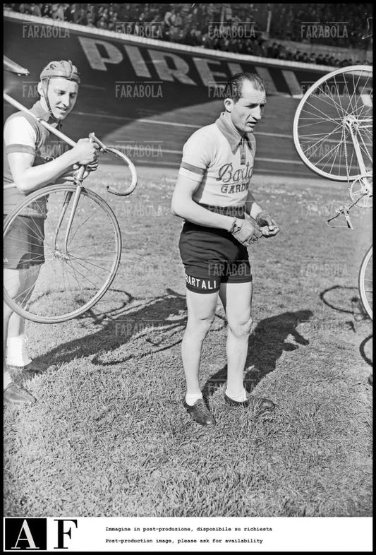 Gino Bartali al Velodromo Vigorelli, 1949 - Farabola Immagine digitale