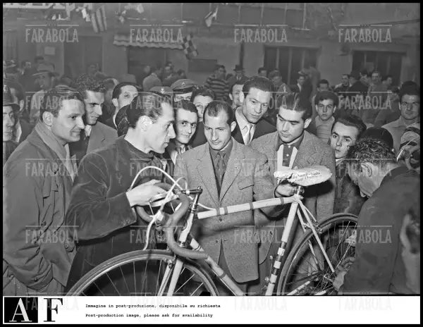 Gino Bartali alla Milano - Sanremo, 1950 - Farabola Immagine digitale