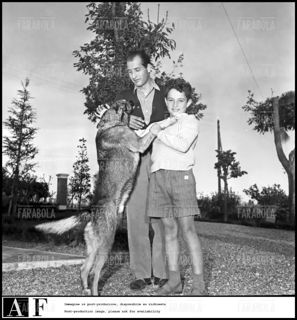 Gino Bartali con il figlio e il cane, 1952 - Farabola Immagine digitale