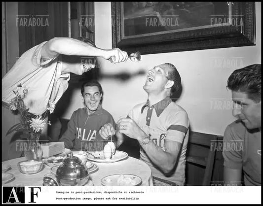 Gino Bartali con la squadra, 1951 - Farabola Immagine digitale