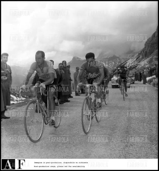 Gino Bartali e Bruno Monti, Giro d'Italia, 1954 - Farabola Immagine digitale
