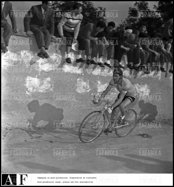 Gino Bartali sul circuito di Cologno Monzese, 1954 - Farabola Immagine digitale
