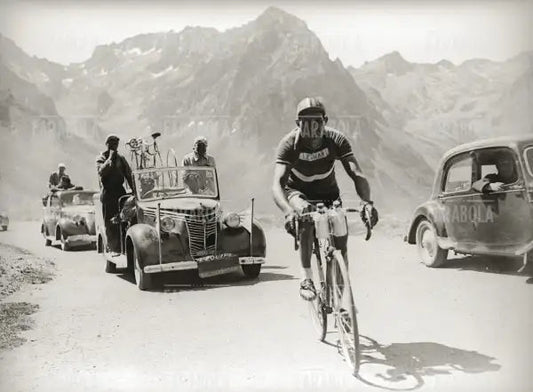 Gino Bartali sul Turmalet, 1948 - Farabola Immagine digitale