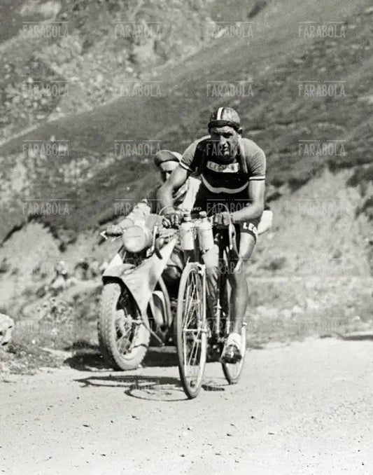 Gino Bartali sul Turmalet, 1948 - Farabola Immagine digitale