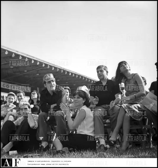Gino Santercole e Claudia Mori al concerto dei Beatles, Milano, 1965 - Farabola Immagine digitale