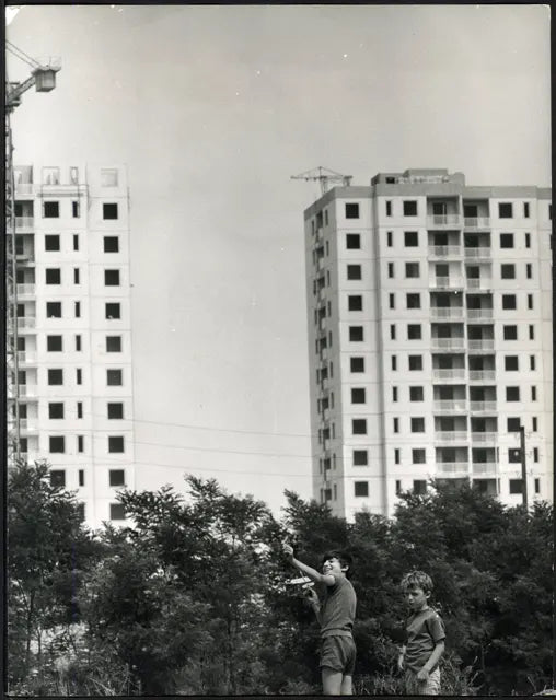 Giochi nel quartiere Gallaratese Milano anni 60 Ft 4279 - Stampa 21x27 cm - Farabola Stampa ai sali d'argento