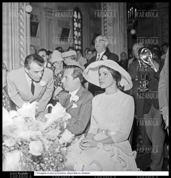 Giorgio Albertazzi al matrimonio tra Lucio Ardenzi e Ornella Vanoni, 1960 - Farabola Immagine digitale