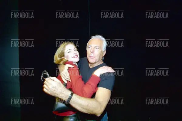 Giorgio Armani con Claudia Gerini, Milano, 2001 - Farabola Immagine digitale