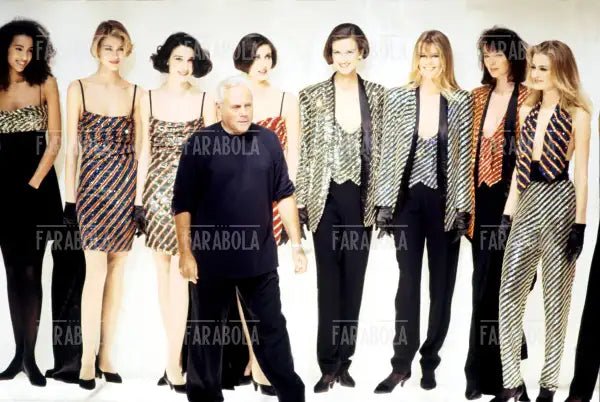 Giorgio Armani con le modelle, anni 90 - Farabola Immagine digitale