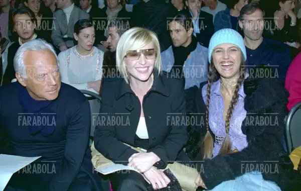 Giorgio Armani, Paola Barale e Rosita Celentano, Milano, 2002 - Farabola Immagine digitale