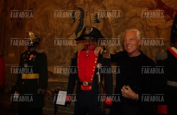 Giorgio Armani, Premio Giornalismo a Franca Sozzani, Milano, 2004 - Farabola Immagine digitale
