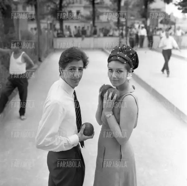 Giorgio Gaber con la moglie Ombretta Colli, Milano, 1965 - Farabola Immagine digitale