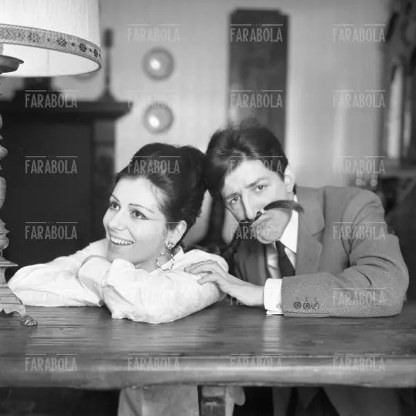 Giorgio Gaber con la moglie Ombretta Colli, Milano, 1966 - Farabola Immagine digitale