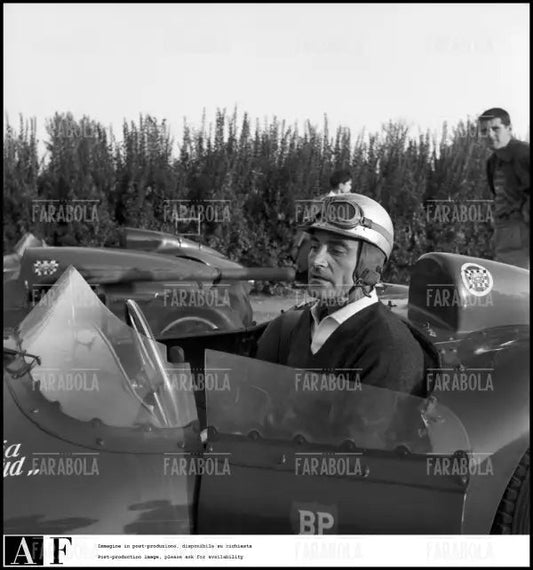 Giorgio Scarlatti al corso di perfezionamento per piloto di Taruffi, Modena, 1959 - Farabola Immagine digitale