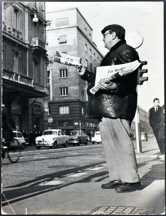 Giornalaio ambulante anni 60 Ft 2834 - Stampa 21x27 cm - Farabola Stampa ai sali d'argento