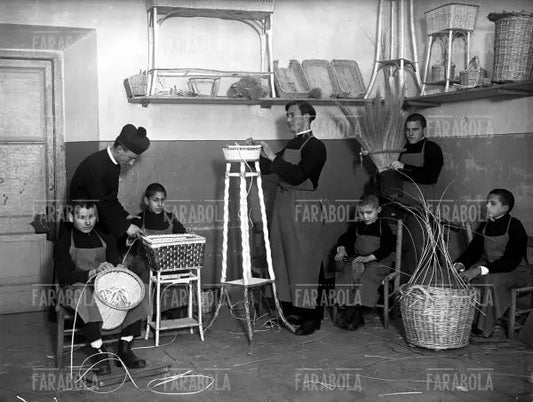 Giovani ciechi dell'Istituto Sant'Alessio, Roma, 1931 - Farabola Immagine digitale