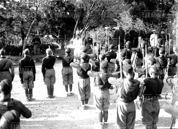 Giovani fascisti seguono i corsi preliminari, Roma, 1937 - Farabola Immagine digitale