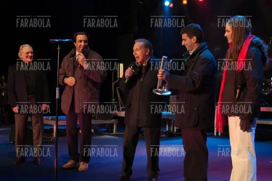 Giovanni Bozzetti, Mike Bongiorno, Enzo Jannacci, Franco Nisi e Laia Manetti, Milano la città per cantare, 2003 - Farabola Immagine digitale