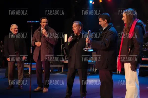 Giovanni Bozzetti, Mike Bongiorno, Enzo Jannacci, Franco Nisi e Laia Manetti, Milano la città per cantare, 2003 - Farabola Immagine digitale