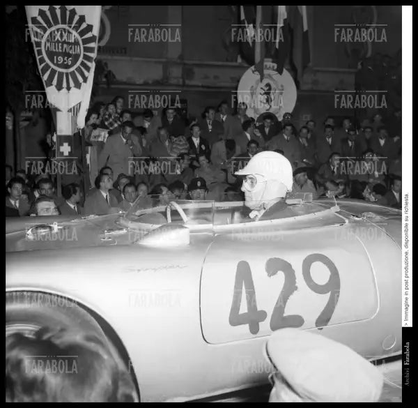 Giovanni Bracco su Porsche 550 Spyder, Mille Miglia, 1956 - Farabola Immagine digitale