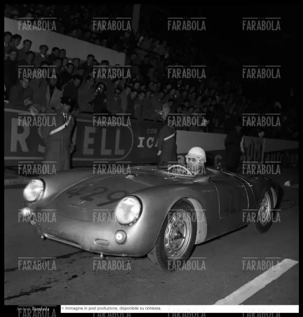 Giovanni Bracco su Porsche 550 Spyder, Mille Miglia, 1956 - Farabola Immagine digitale