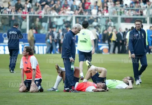 Giovanni Trapattoni durante il riscaldamento, Italia vs Spagna, 2004 - Farabola Immagine digitale