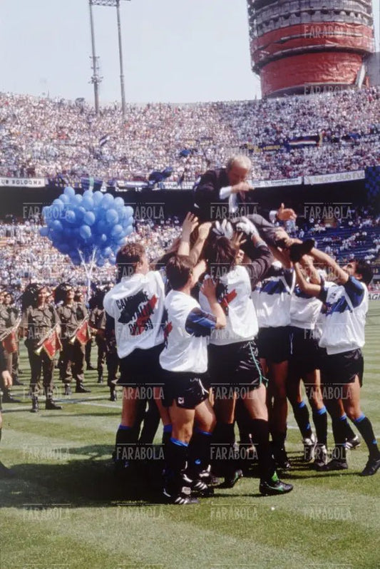Giovanni Trapattoni festeggia lo scudetto dell'Inter, 1989 - Farabola Immagine digitale