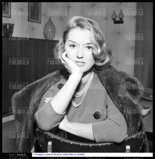 Gisella Sofio sul set del film L'assassino si chiama Pompeo, 1961 - Farabola Immagine digitale