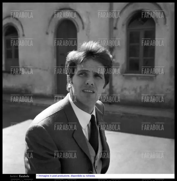 Giuliano Gemma alla Scuola Italiana di Tiro a Segno, Roma, 1967 - Farabola Immagine digitale