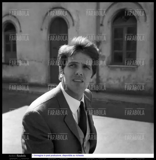 Giuliano Gemma alla Scuola Italiana di Tiro a Segno, Roma, 1967 - Farabola Immagine digitale