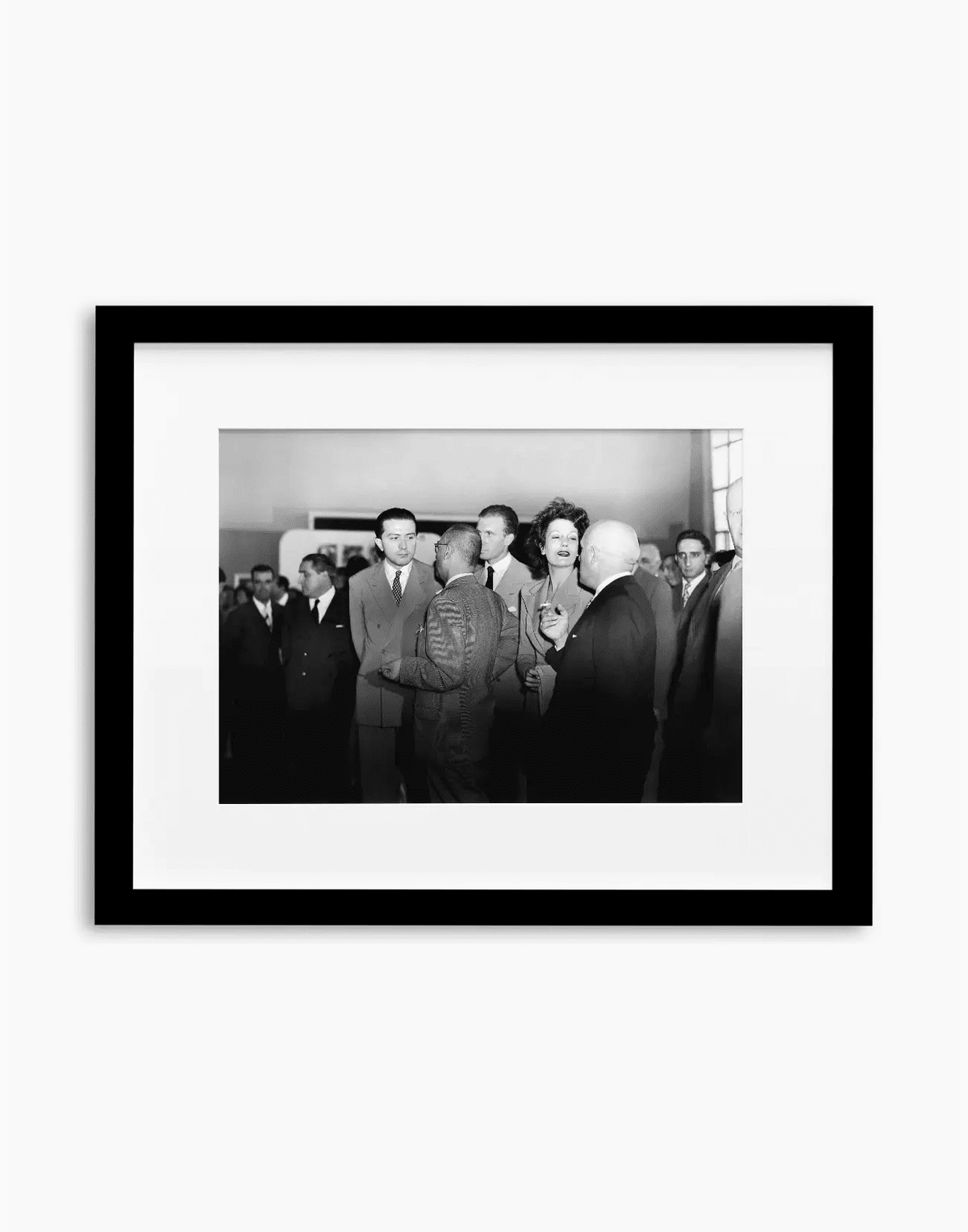 Giulio Andreotti a Cinecittà, Roma 1948 — stampa fine art con cornice nera